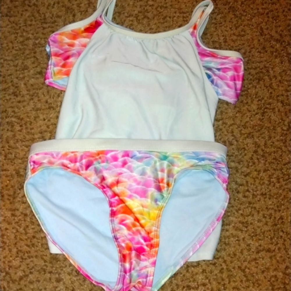 Girls swimsuit